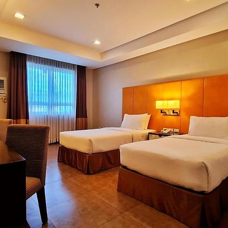 District 21 Hotel Iloilo City Bagian luar foto