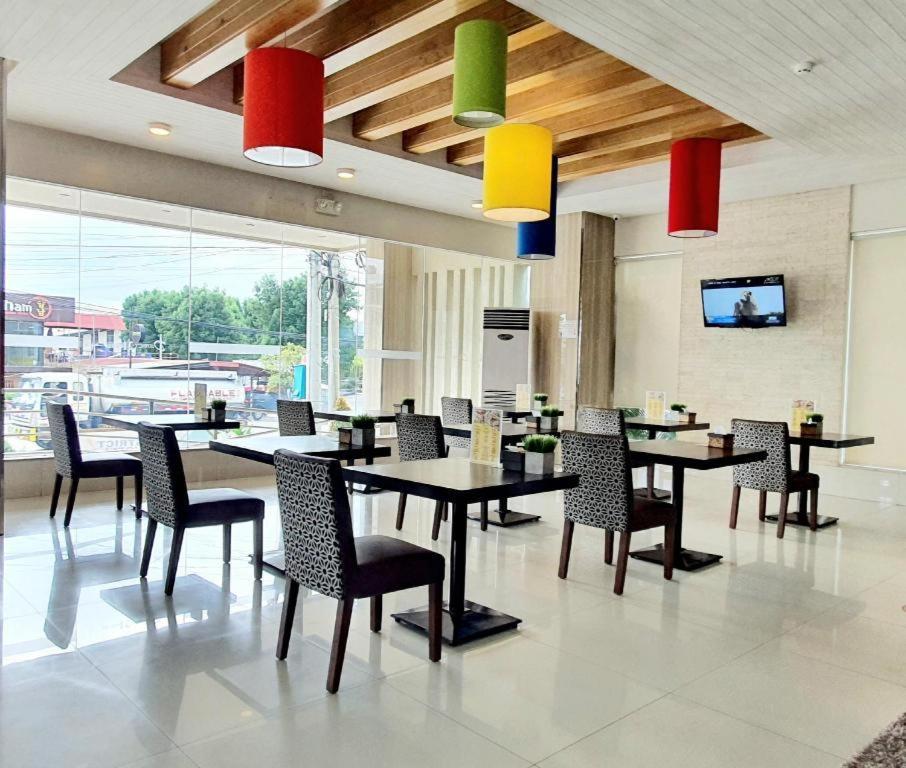 District 21 Hotel Iloilo City Bagian luar foto