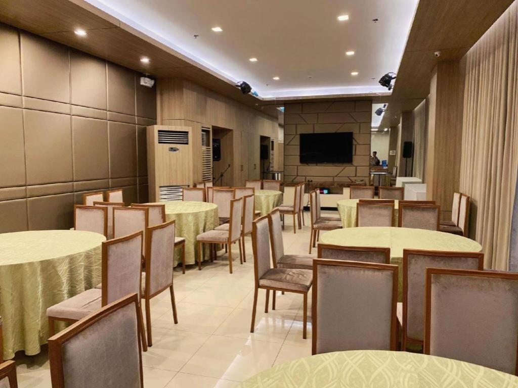 District 21 Hotel Iloilo City Bagian luar foto