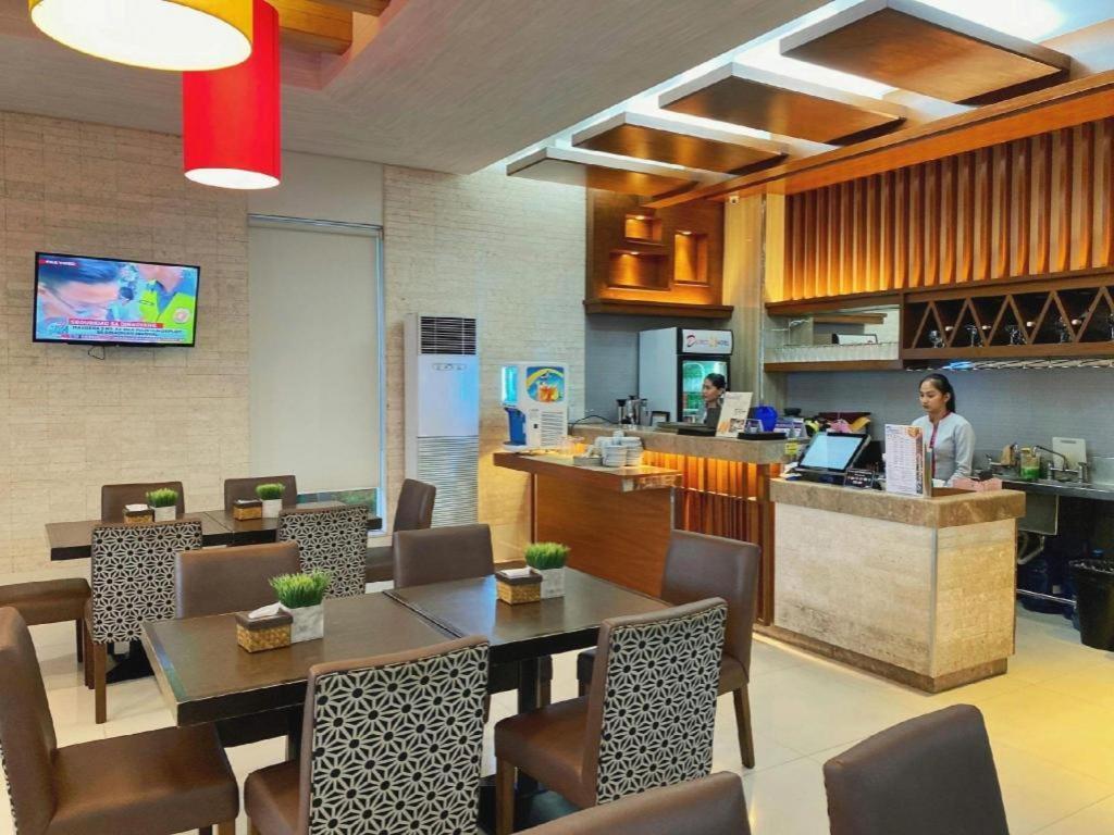 District 21 Hotel Iloilo City Bagian luar foto