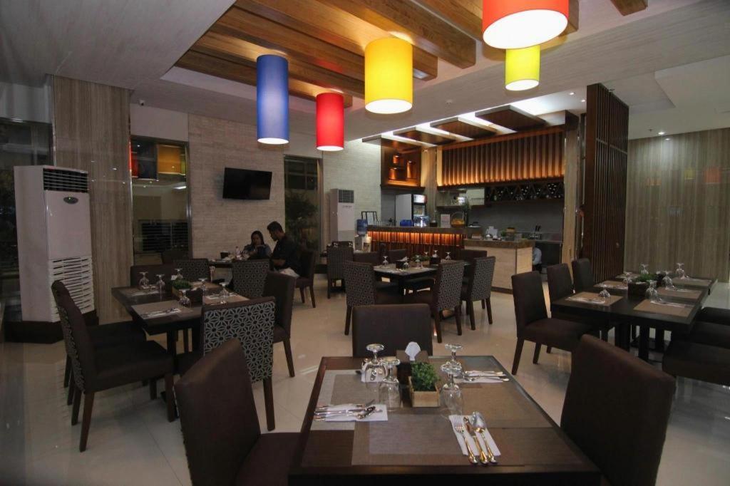 District 21 Hotel Iloilo City Bagian luar foto