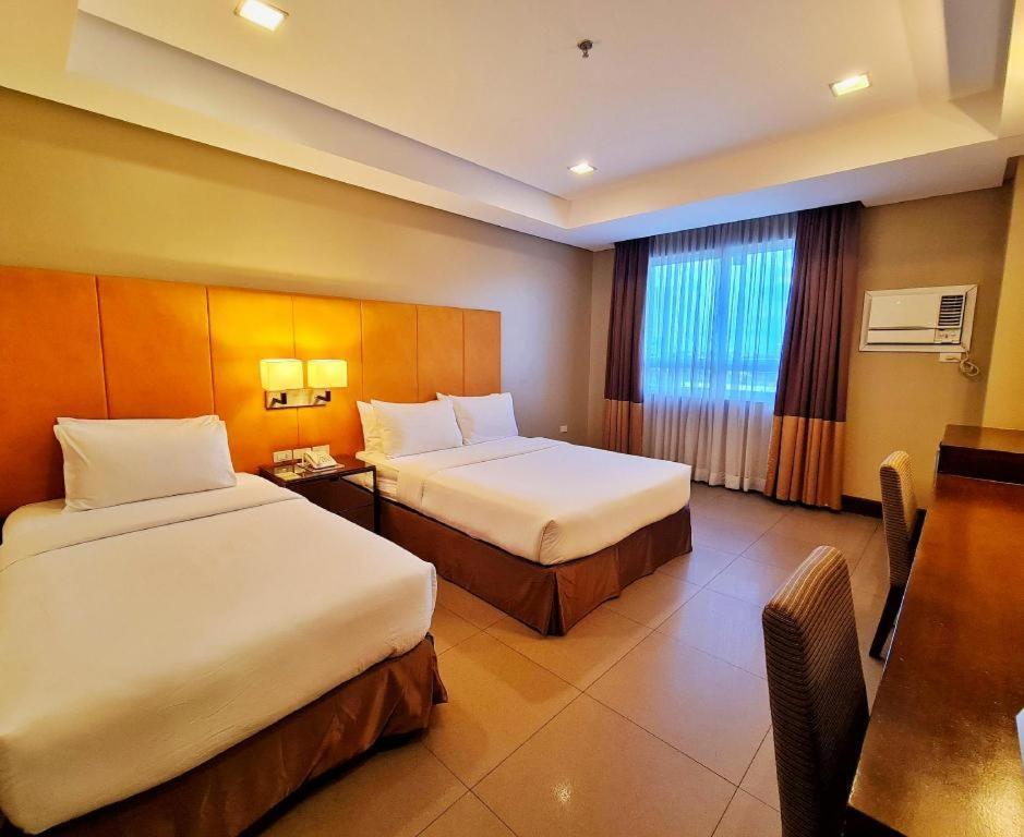 District 21 Hotel Iloilo City Bagian luar foto