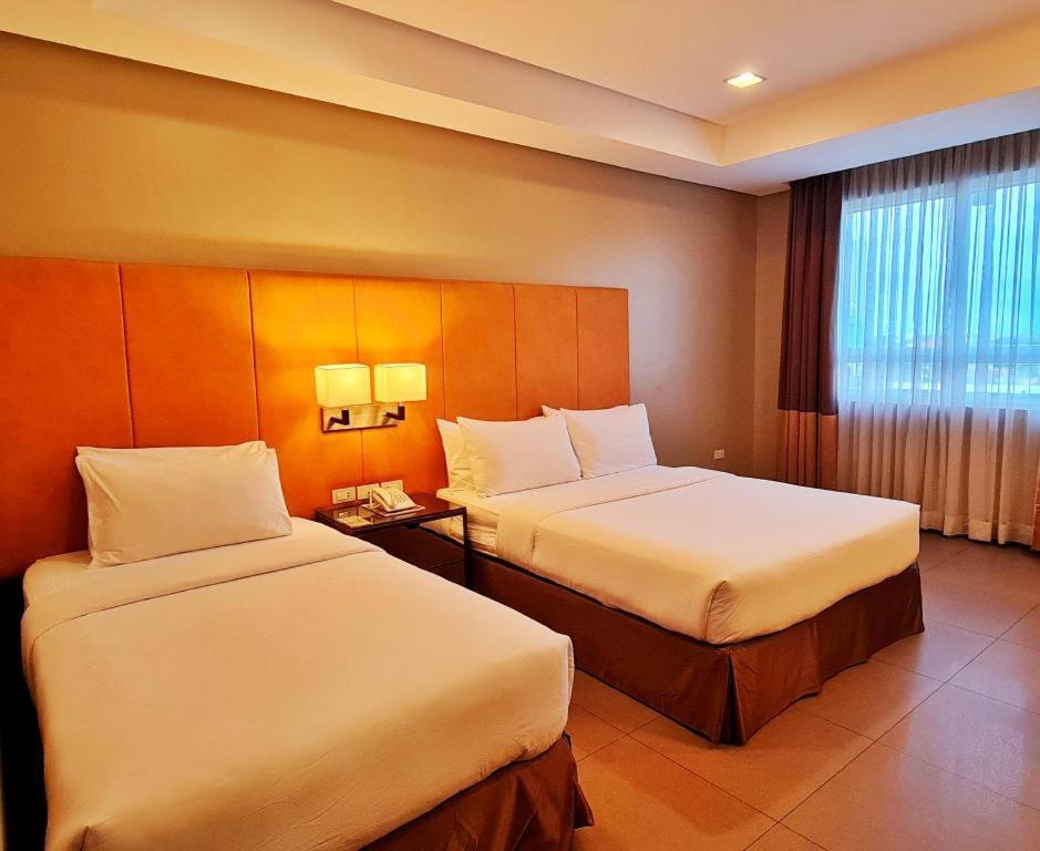 District 21 Hotel Iloilo City Bagian luar foto