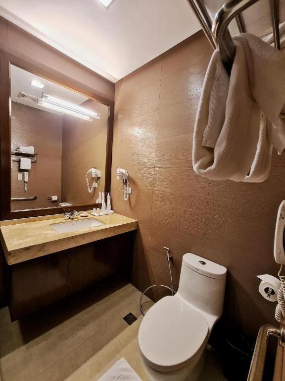 District 21 Hotel Iloilo City Bagian luar foto