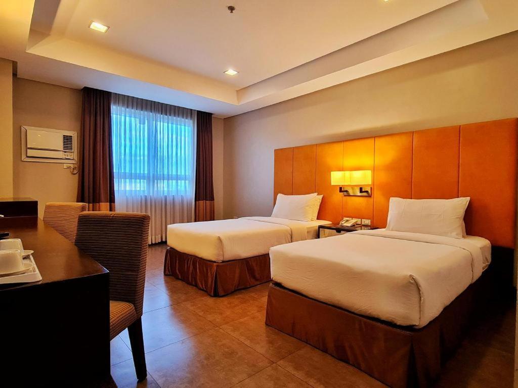 District 21 Hotel Iloilo City Bagian luar foto
