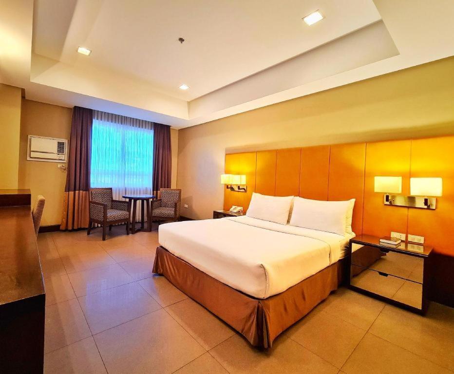 District 21 Hotel Iloilo City Bagian luar foto