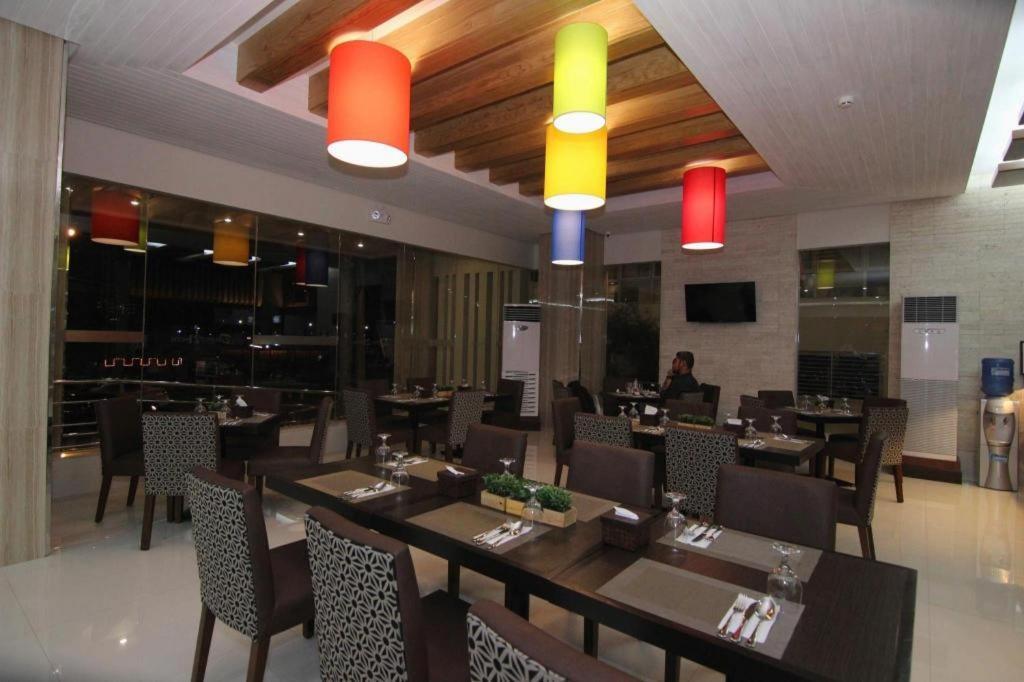 District 21 Hotel Iloilo City Bagian luar foto