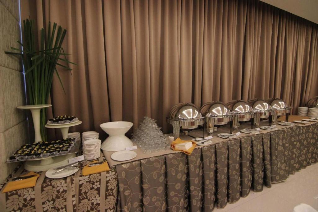 District 21 Hotel Iloilo City Bagian luar foto