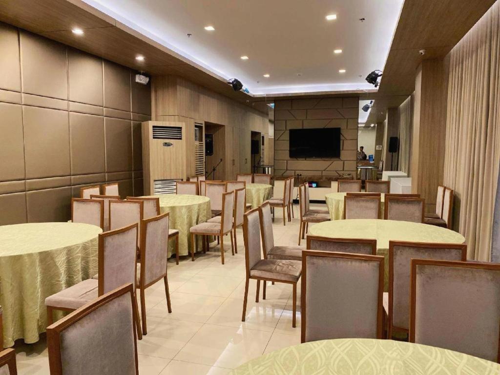 District 21 Hotel Iloilo City Bagian luar foto