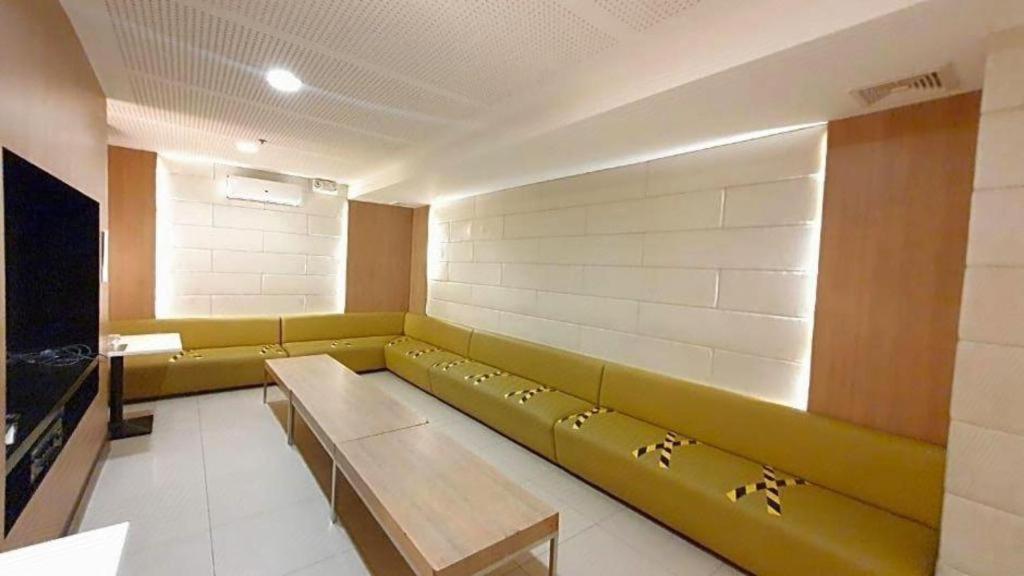 District 21 Hotel Iloilo City Bagian luar foto